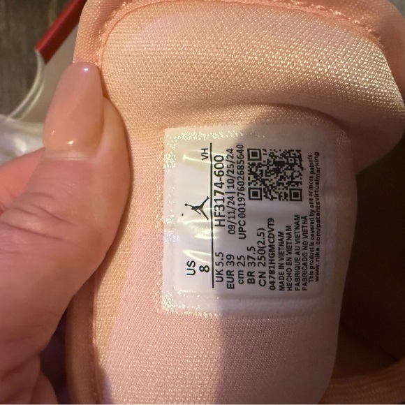 Nike Peach and Red Low-Top Sneakers - Picture 5 of 5